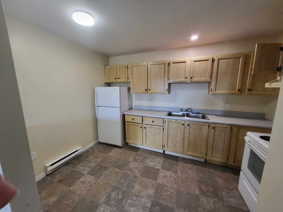 84 Parade St in Yarmouth, NS - Building Photo