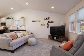 2807 NE Spring Water Pl in Bend, OR - Building Photo - Building Photo