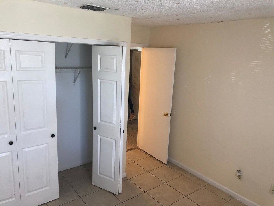 2564 Woodgate Blvd in Orlando, FL - Building Photo