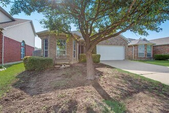 5832 Center Ridge Dr in Fort Worth, TX - Building Photo - Building Photo