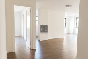 E 16 ST, Unit 15A in New York, NY - Building Photo