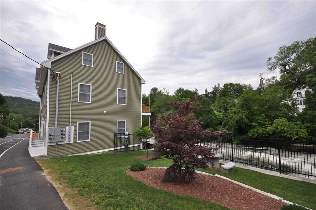 16 Central St in Bristol, NH - Building Photo