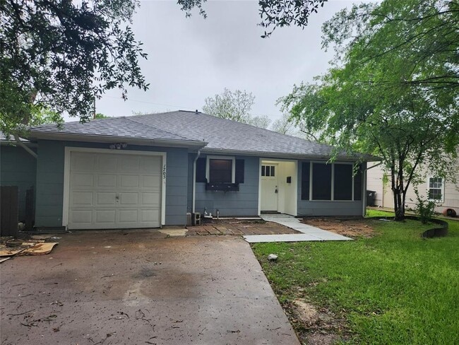 1705 Frost St in Rosenberg, TX - Building Photo - Building Photo