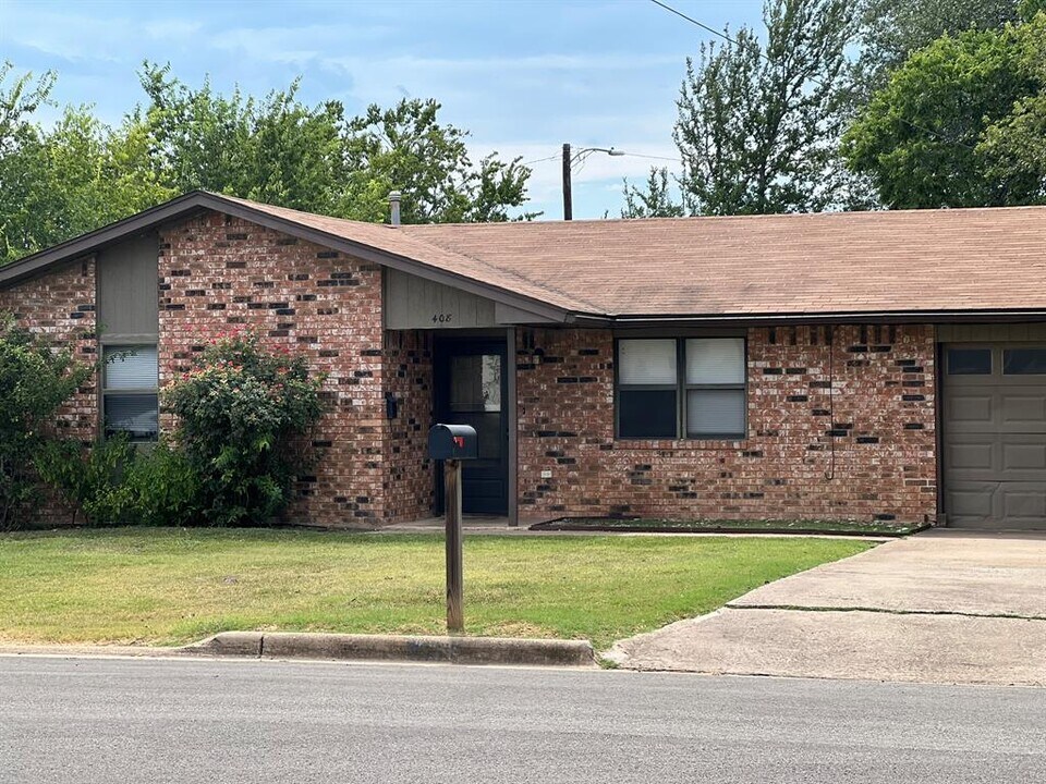 408 West St in Georgetown, TX - Building Photo