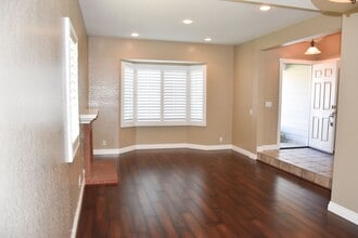 1276 Willowspring Ln in Corona, CA - Foto de edificio - Building Photo