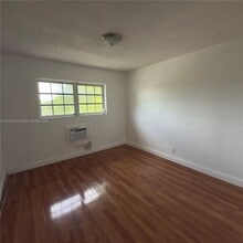 6580 Santona St in Miami, FL - Building Photo - Building Photo