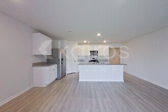 130 Metalmark Dr in Pensacola, FL - Foto de edificio - Building Photo