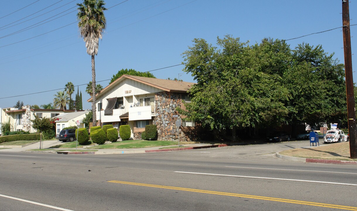 13837 Burbank Blvd in Van Nuys, CA - Building Photo