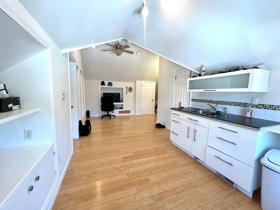 41 Woodward Ave in Quincy, MA - Building Photo