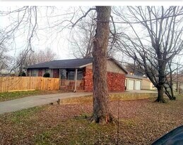 2257 E Eichel Ave in Evansville, IN - Building Photo