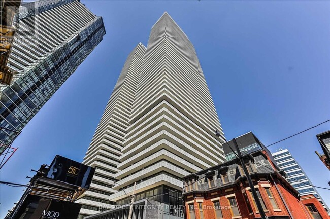 50-450 Charles St E in Toronto, ON - Building Photo - Building Photo