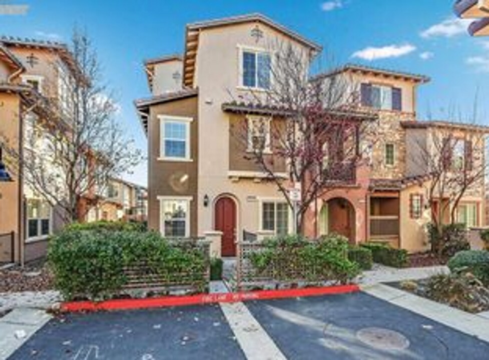 34188 Via Torino in Fremont, CA - Building Photo