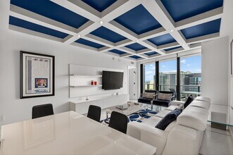 1300 S Miami Ave, Unit 3103 in Miami, FL - Foto de edificio - Building Photo