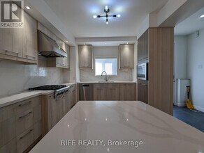 46 Valley Rd in Whitchurch-Stouffville, ON - Building Photo - Building Photo