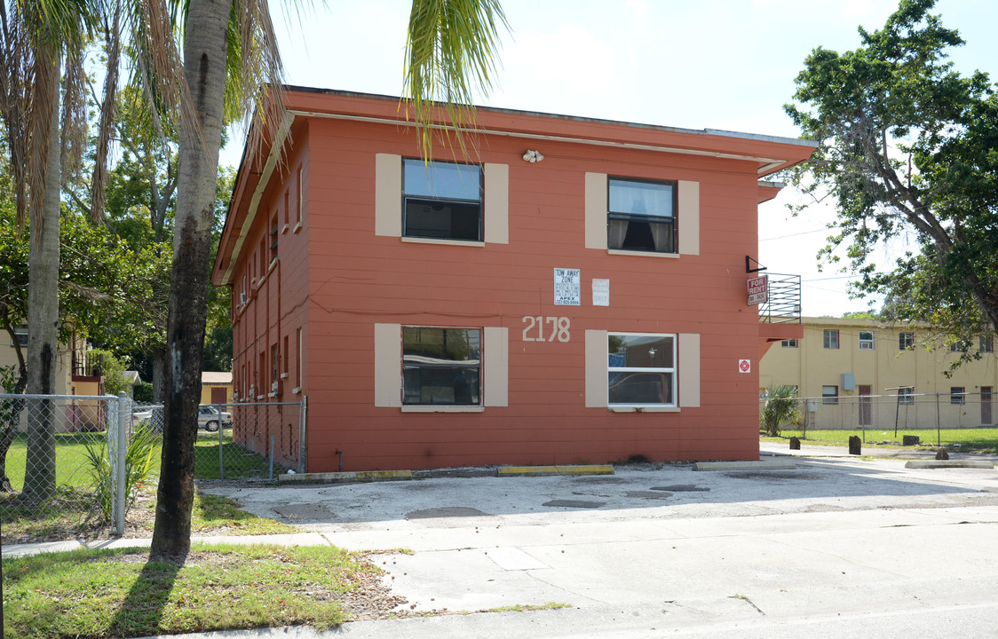 2178 Oakley Ave S in St. Petersburg, FL - Foto de edificio