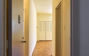 10500 Rockville Pike, Unit M22 in Rockville, MD - Building Photo - Building Photo