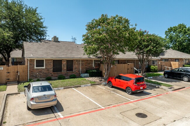 Springwood Creek Condominiums in Plano, TX - Building Photo - Building Photo