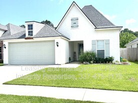 304 San Sebastian Dr in Youngsville, LA - Building Photo