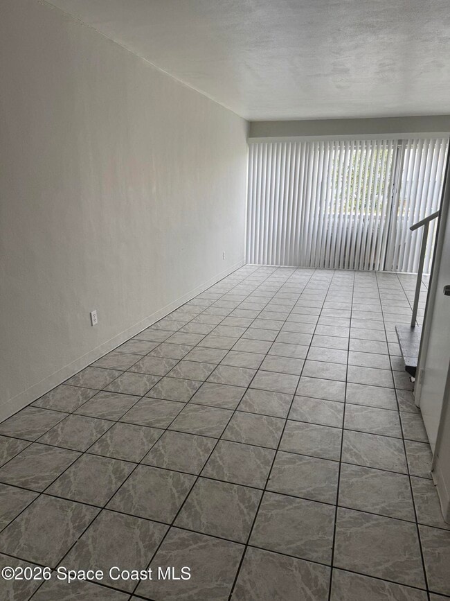 1010 N Fiske Blvd in Cocoa, FL - Foto de edificio - Building Photo