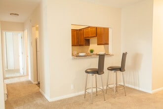 2715 Riverside Dr, Unit B in Dayton, OH - Foto de edificio - Building Photo