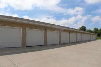 2000 Meadow Ct in Des Moines, IA - Building Photo - Building Photo