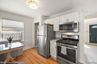 2105 Rowland Ave in Royal Oak, MI - Building Photo - Building Photo