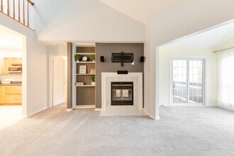 2241 Lovedale Ln, Unit J in Reston, VA - Foto de edificio - Building Photo