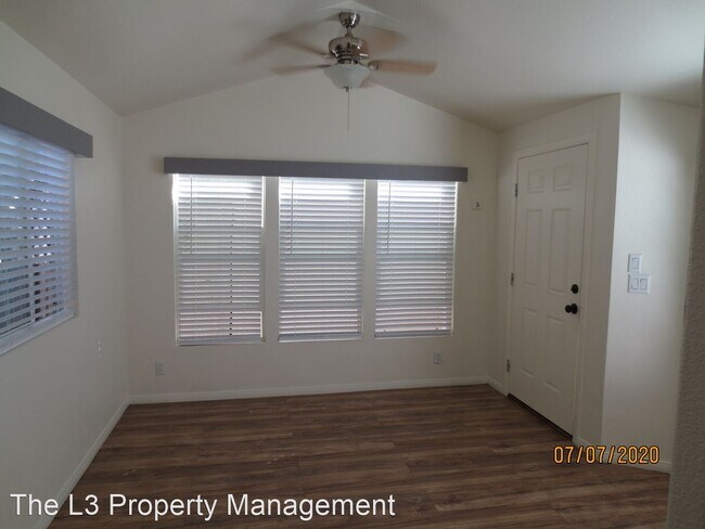 2560 Newport Blvd in Costa Mesa, CA - Building Photo - Building Photo