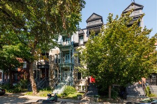 69 Hallowell Rue in Westmount, QC - Building Photo