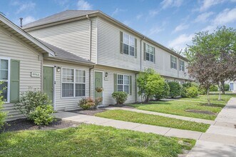 Crescent Village in Cincinnati, OH - Foto de edificio - Building Photo