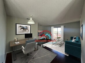 402 N Fredericksburg St in San Marcos, TX - Building Photo - Building Photo