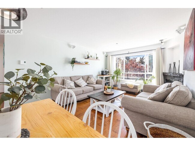 118 E 2nd St in North Vancouver, BC - Building Photo - Building Photo