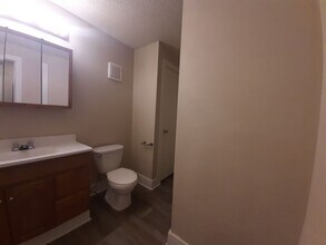 906 Rittenhouse St in Des Moines, IA - Building Photo - Building Photo
