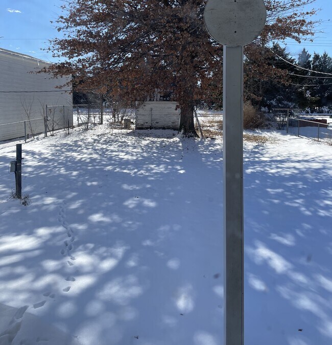 569 W Broadway Ave in Hoisington, KS - Building Photo - Building Photo