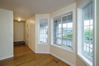 3803 SE Sunrise Dr in Camas, WA - Building Photo - Building Photo