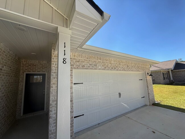 118 Azalea Dr in Freeport, FL - Building Photo - Building Photo