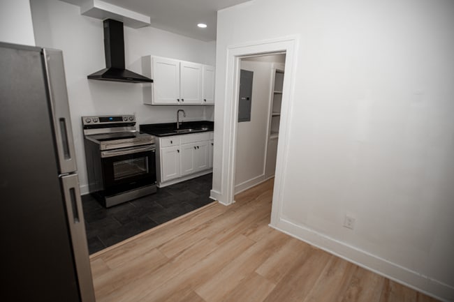 1388 W 83rd St, Unit 212 in Cleveland, OH - Building Photo - Building Photo