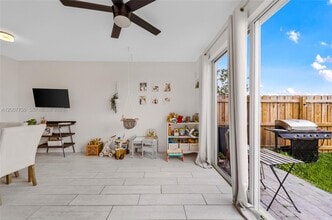 1158 SE 23rd Ave in Homestead, FL - Building Photo - Building Photo