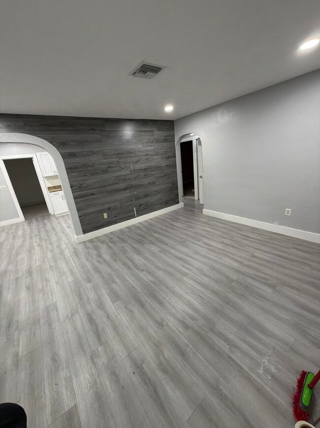 3565 NW 81st Terrace in Miami, FL - Building Photo - Building Photo