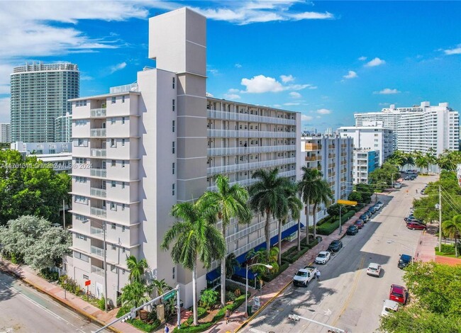 1300 Lincoln Rd in Miami Beach, FL - Building Photo - Building Photo