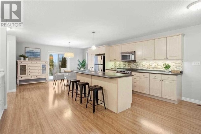 property at 63 Georgian Meadows Dr