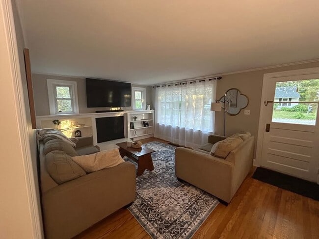 property at 8 Pine Rd