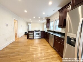 15 Sunset St, Unit 2 in Boston, MA - Building Photo - Building Photo