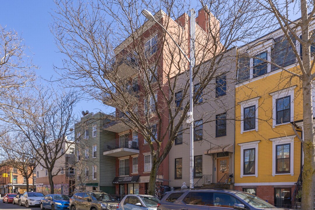 150 Java St in Brooklyn, NY - Building Photo