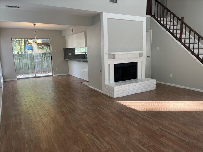 65 Yewleaf Rd in The Woodlands, TX - Building Photo - Building Photo