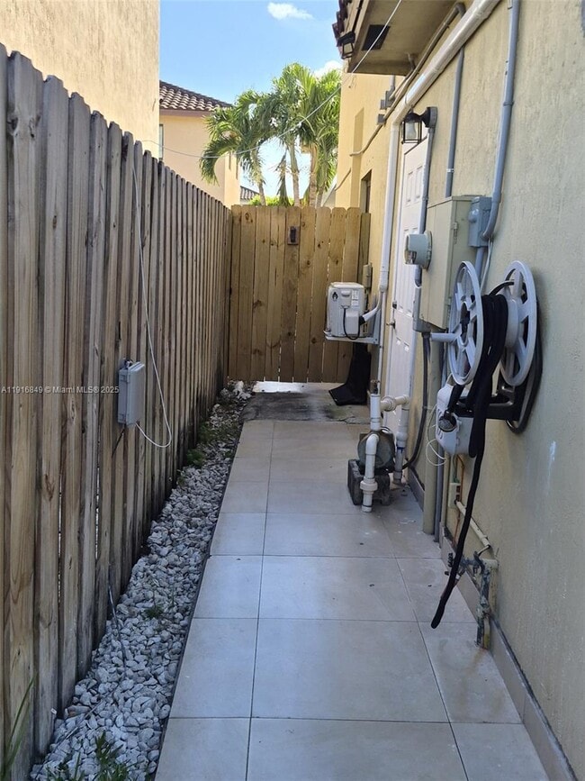 13376 SW 268th Terrace in Princeton, FL - Building Photo - Building Photo