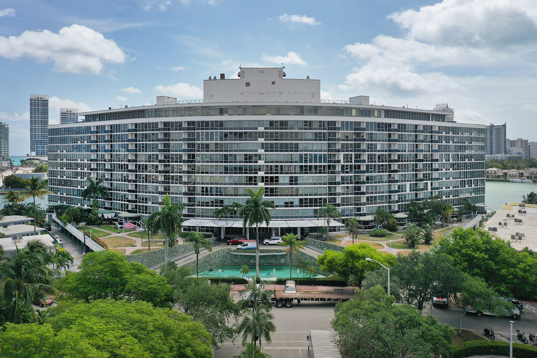 King Cole in Miami, FL - Building Photo