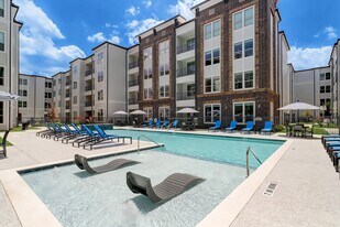 Dakota at Shepherd in Houston, TX - Building Photo