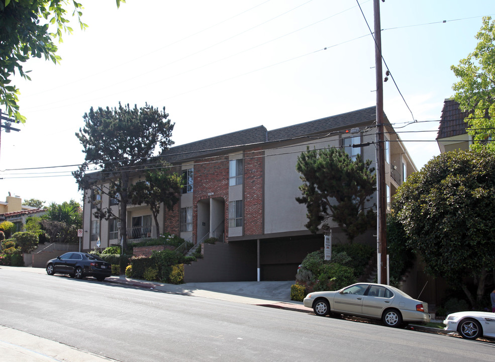 11514 Rochester Ave in Los Angeles, CA - Building Photo