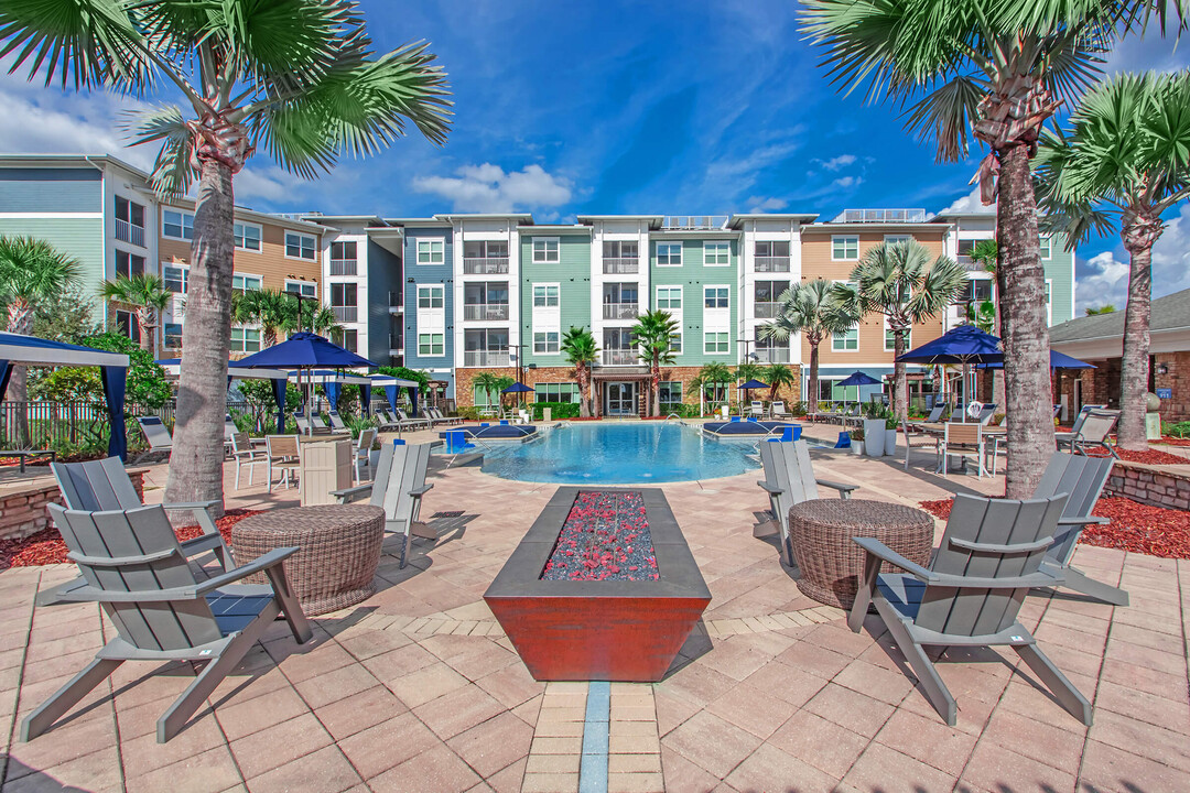 SOLA South Lux Apartments in Jacksonville, FL - Building Photo